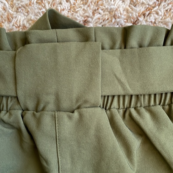 🍂 NWOT Olive green paper bag shorts - Picture 5 of 5